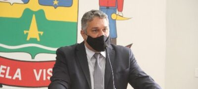 Durante discurso, Marquinhos Lino agradece e parabeniza servidores da saúde e militares do 10° RC Mec por dedicação em vacinação