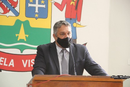 Durante discurso, Marquinhos Lino agradece e parabeniza servidores da saúde e militares do 10° RC Mec por dedicação em vacinação