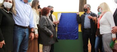 Governador Reinaldo, Prefeito e vereadores entregam 102 casas em Bela Vista