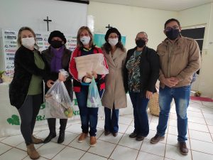 Vereadores participam da entrega de cestas verdes para famílias atendidas pelo CRAS Jandaia