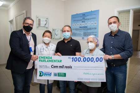 Cel David entrega 100 mil reais em emendas a hospital de Três Lagoas