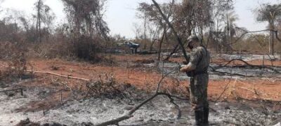 Polícia Militar Ambiental de Jardim autua sem-terra em R$ 10 mil por incêndio de área de matas ciliares do rio Urumbeva