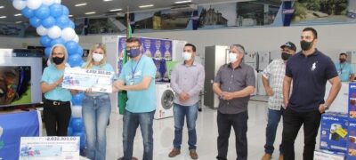 Bela Vista: Prefeito Piti participa da entrega de R$ 9.163,00 que a Loja Gazin fez a APAE do município