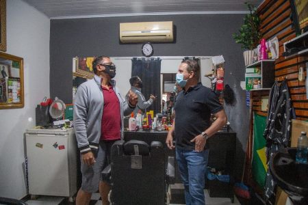 De barbeiro à manicure: profissionais da beleza agradecem Lei de Coronel David