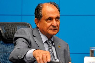 Teixeira intercede por mais investimentos no setor da saúde de Guia Lopes da Laguna