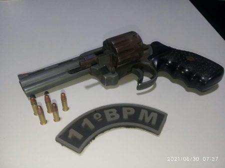 Polícia Militar prende homem por Porte Irregular de Arma de Fogo de uso permitido