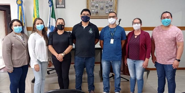 Vereadoras e Secretária e Assessora de Educação de Caracol participam de reunião com o IFMS