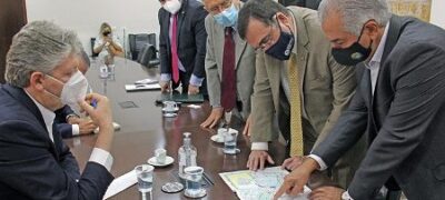 Reinaldo Azambuja discute avanços da rota bioceânica com embaixador do Paraguai