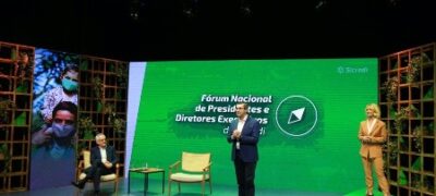 Líderes do Sicredi debatem cenários e tendências econômicas em Fórum Nacional