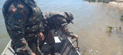 PMA de Porto Murtinho fiscaliza 14 barcos, 46 pescadores e apreende quatro cordas de espinheis com 105 anzóis nos rios Paraguai e Apa na fronteira na operação Hot Point