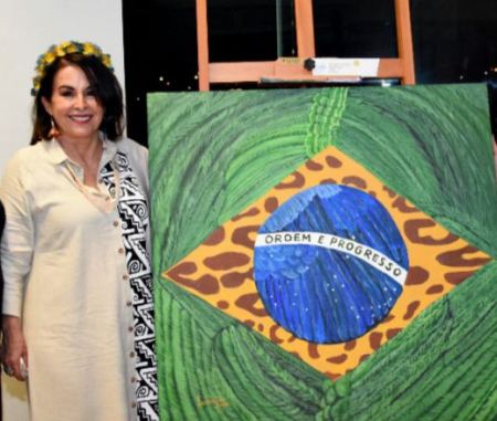 Artista plástica Lúcia Martins expõe trabalhos na Galeria de Vidro