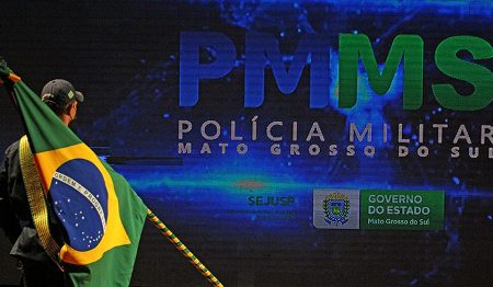 Nos 186 anos da Polícia Militar, Reinaldo Azambuja participa de outorga de medalhas