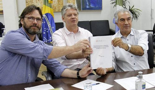 Governador recebe mapeamento da Bacia do Rio Paraguai e discute ações para recuperar o Rio Taquari