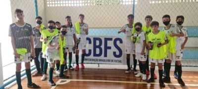 Pelezinho cria chances de gol, mas estreia com derrota na Taça Brasil de Futsal Sub-13