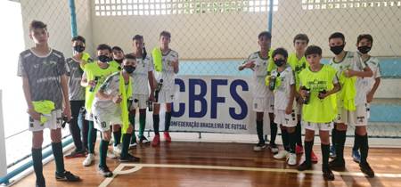 Pelezinho cria chances de gol, mas estreia com derrota na Taça Brasil de Futsal Sub-13