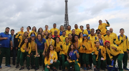 Com troféu em mãos, Marcelo Miranda detalha experiência como chefe de delegação do Brasil no Mundial Escolar
