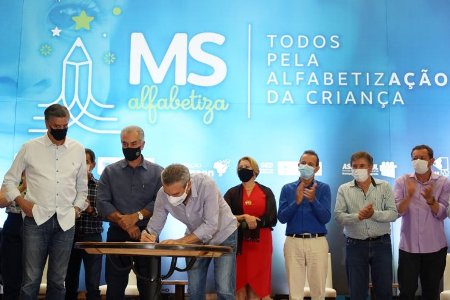 Deputados prestigiam lançamento do Programa MS Alfabetiza