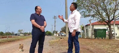 Neco Pagliosa e Aroldo Franco vistoriam implantação de lâmpadas de LED no Alto Caracol