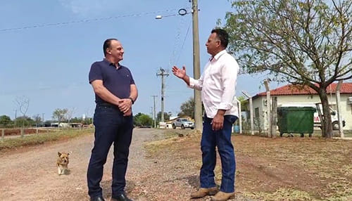 Neco Pagliosa e Aroldo Franco vistoriam implantação de lâmpadas de LED no Alto Caracol