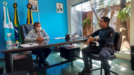 Comandante do 11º BPM realiza visita ao Prefeito de Guia Lopes da Laguna