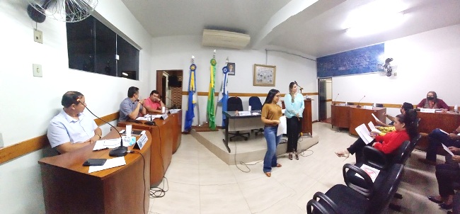 Secretaria de Finanças e Procuradora Jurídica de Caracol explanam aos vereadores importância de aprovação orçamentária