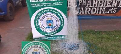 PMA de Jardim e Bonito prendem e autuam infrator por pescar utilizando petrecho ilegal do tipo rede em corredeira, onde a pesca é proibida