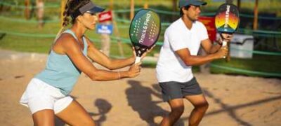Bonito sedia torneio pioneiro de beach tennis