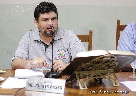Johnys Basso pede que seja notificada Empresa que construiu asfalto na Avenida Mário Battilani