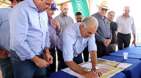 Governador assina convênio de apoio ao laço comprido em Mato Grosso do Sul