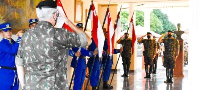 Tenente-Coronel Kenji Alexandre Nakamura e o novo comandante do Regimento Antônio de Bela Vista