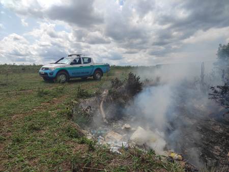 Polícia Militar Ambiental de Mundo Novo autua em R$ 25 mil empresa paranaense por degradação e incêndio em resíduos sólidos