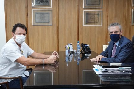 Paulo Corrêa pede melhorias no prédio do Detran e na sinalização de Chapadão do Sul