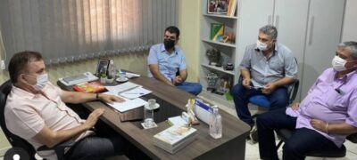 Ao lado do prefeito Reinaldo Piti, vereador Marquinhos Lino busca recursos com os Deputados Vander Loubet e Jamilson Name