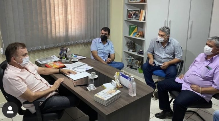 Ao lado do prefeito Reinaldo Piti, vereador Marquinhos Lino busca recursos com os Deputados Vander Loubet e Jamilson Name