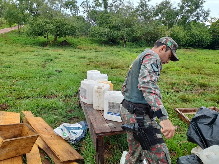 Polícia Militar Ambiental de Bonito autua infrator em R$ 25 mil por armazenamento ilegal de embalagens de agrotóxicos e construção dentro de área protegida de córrego