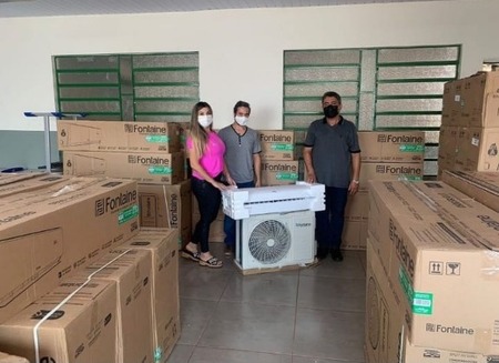 Vereadora Cristina Fiuza comemora entrega de ar condicionados para Escola Porfiria, fruto de sua indicação