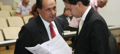 Teixeira apresenta indicação pedindo melhorias em ruas da Capital