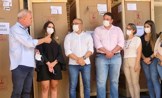 Governo do Estado entrega Câmara Fria para sala de vacinas de Caracol