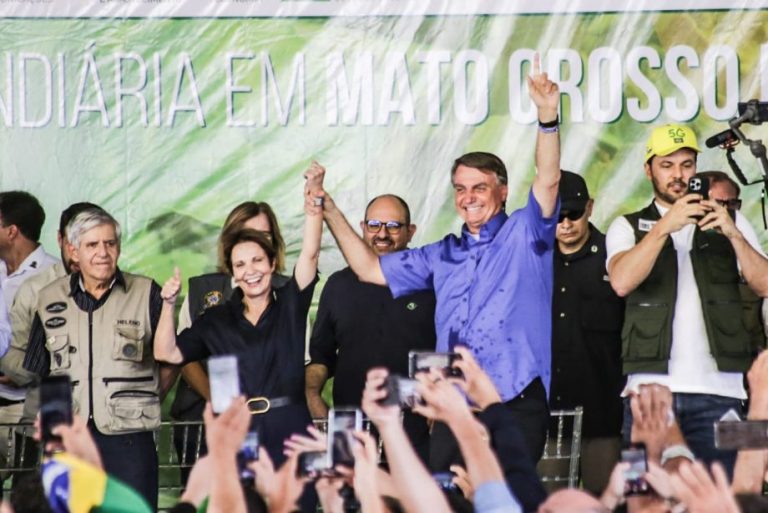 Ao lado de Bolsonaro em MS, Tereza Cristina diz que este é seu último dia como ministra