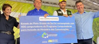 Ao lado de Bolsonaro e Tereza, Riedel entrega títulos no maior assentamento do país