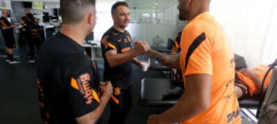 Pedrinho e Maycon, ex-jogadores do Corinthians, chegam ao Brasil após fugirem da guerra na Ucrânia
