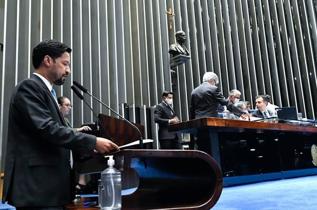 Senado aprova repasse de precatórios do Fundeb para pagamento de professores  Fonte: Agência Senado