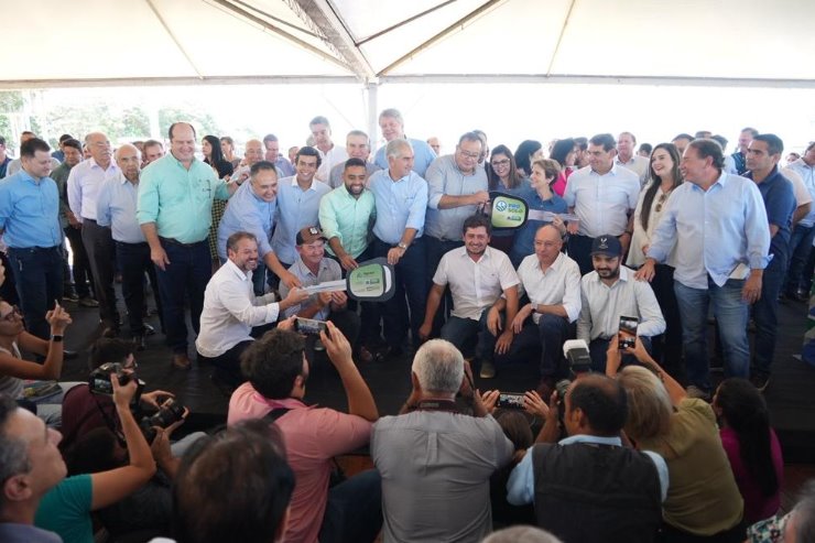 “Entrega de maquinário reforça municipalismo e união de esforços”, ressalta presidente