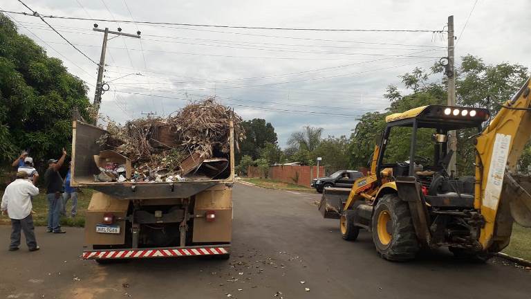 Prefeitura de Caracol realiza campanha de retirada de entulhos entre os dias 11 e 17 de abril.