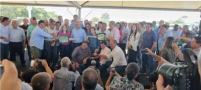Direto de Campo Grande, prefeito Neco recebe caminhão truck basculante do Governo do Estado para Agricultura Familiar do município