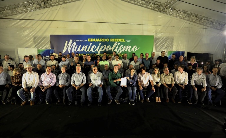 Lealdade e Compromisso: 71 prefeitos de MS assinam carta em ato de apoio à pré-candidatura de Eduardo Riedel