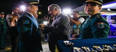 Na entrega da Medalha Tiradentes, governador destaca os investimentos em segurança e o compromisso com a Polícia Militar