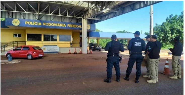 AGEMS fiscaliza mais de 60 veículos e autua 8 em operação para garantir transporte intermunicipal seguro