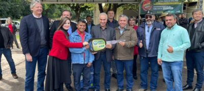 Bela Vista recebe caminhão caçamba novo do Governo do Estado