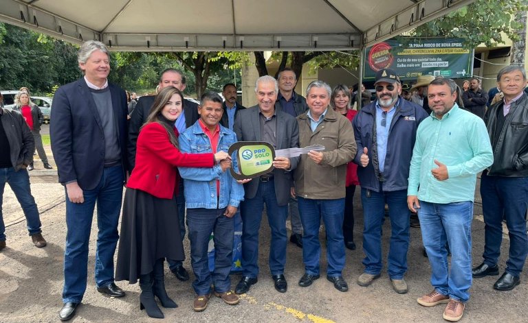 Bela Vista recebe caminhão caçamba novo do Governo do Estado
